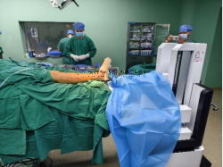 CO接骨機(jī)器人牽引下撬撥復(fù)位CO外架結(jié)合內(nèi)固定治療Pilon骨折